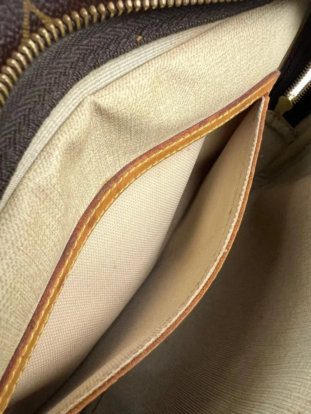 Louis Vuitton Reporter PM Monogram Messenger Bag Vintage